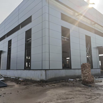 Taller de estructura de acero versátil con techo y panel de pared galvanizado a fuego