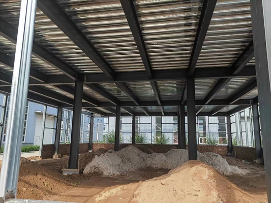 Corrosión anti del piso Q235B Q345B de los edificios prefabricados de acero dobles del metal
