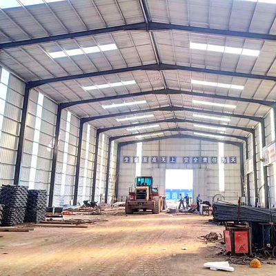 En el caso de las instalaciones industriales, las instalaciones de almacenamiento prefabricadas de metal y de acero