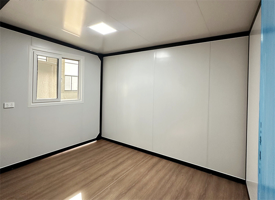 Casa de contenedores de 20 pies marrón expandida con pared de cortina de vidrio
