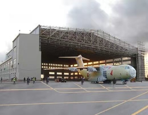 Hangar prefabricado laminado en caliente del aeroplano de la conexión de perno del hangar de la estructura de acero de LANGE