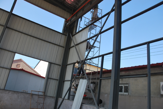 El tejado de acero de la instalación rápida ata el lugar constructivo de acero de la boda de PEB